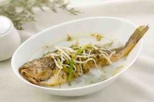 雪菜大汤黄鱼 是一道浙江宁波汉族名菜